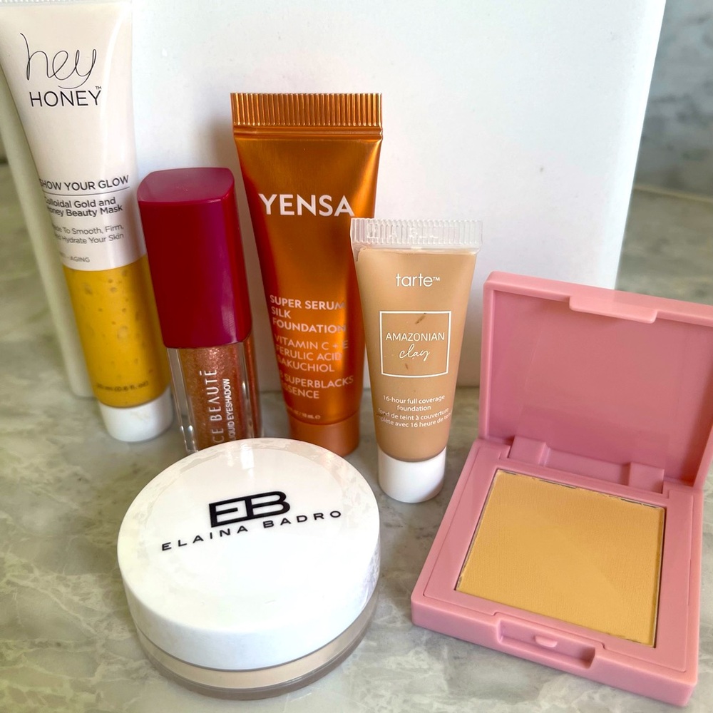 Deluxe Sample Makeup with skincare benefits Powder Eyeshadow Foundation